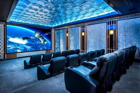 Vacation rentals with a home theater in Williamsburg .